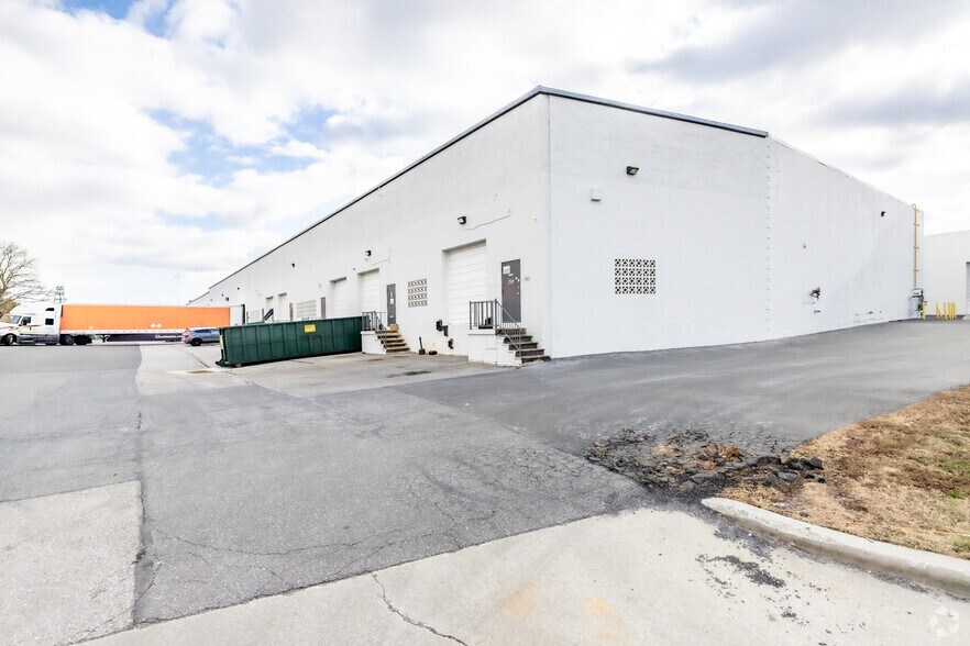 More Photos Of 4139-4153 Amos Ave, Baltimore Light Manufacturing For Lease