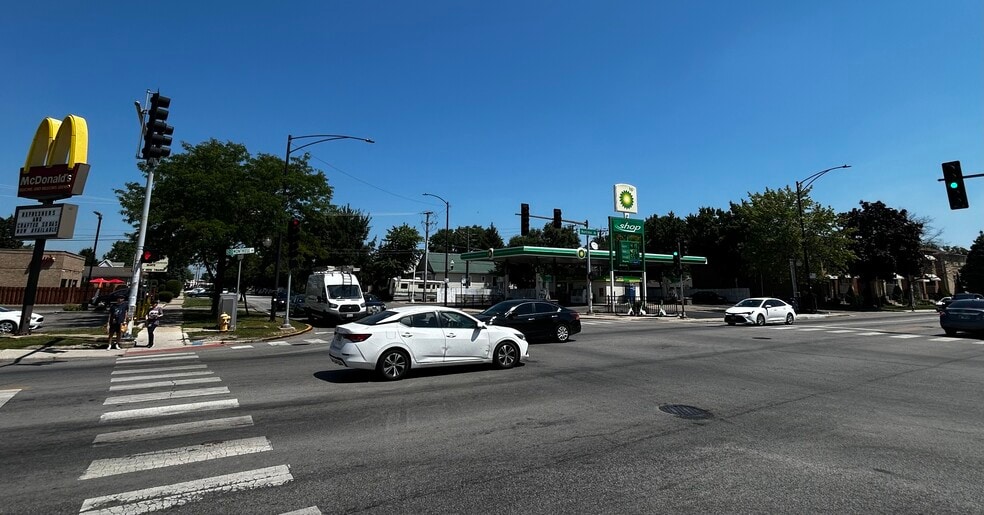 More Photos Of 6350 W Montrose Ave, Chicago Service Station For Sale