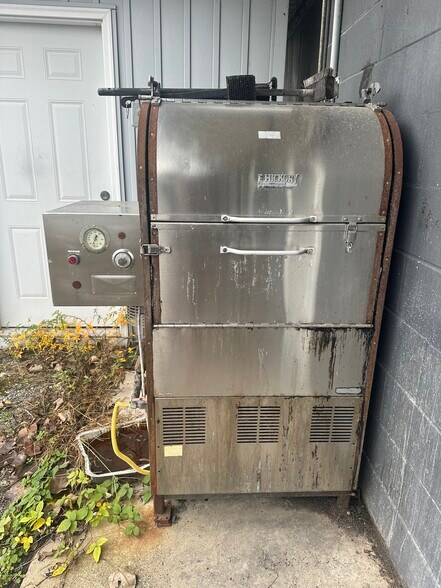 More Photos Of 811 W Findlay St, Carey Restaurant For Sale