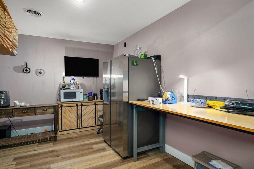 More Photos Of 108 E Mount Vernon St, Nixa Flex For Lease