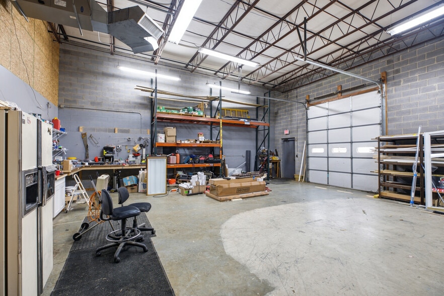 More Photos Of 1030 McConville Rd, Lynchburg Light Distribution For Sale