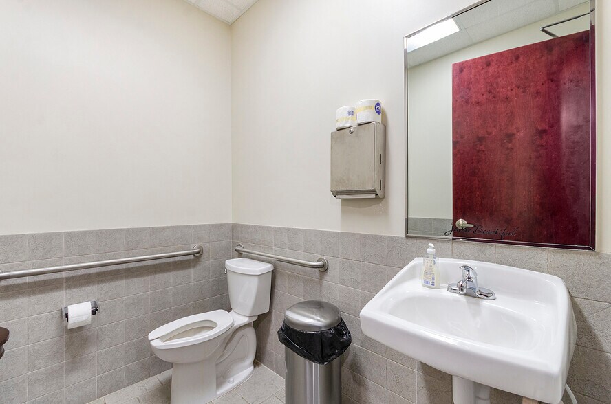 More Photos Of 9475 N Holly Rd, Grand Blanc Medical For Sale