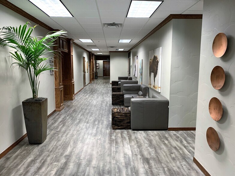 More Photos Of 612-620 N Robinson Ave, Oklahoma City Office For Lease