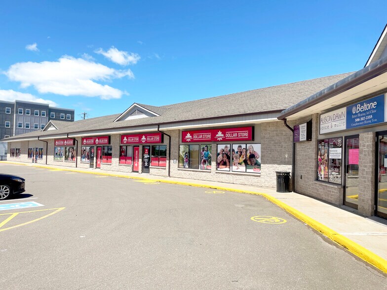 More Photos Of 630 Pinewood Rd, Riverview Freestanding For Lease