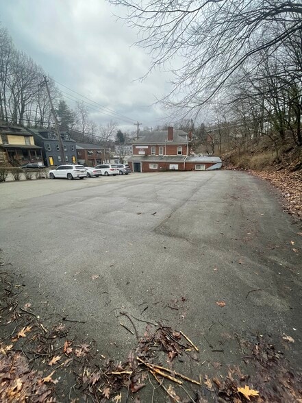 More Photos Of 3313 Brighton Rd, Pittsburgh Funeral Home For Sale