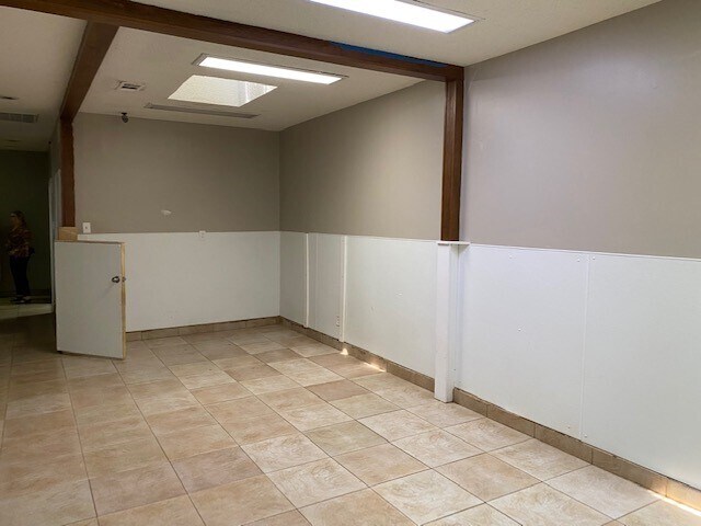 More Photos Of 4555 W Lovers Ln, Dallas Freestanding For Sale