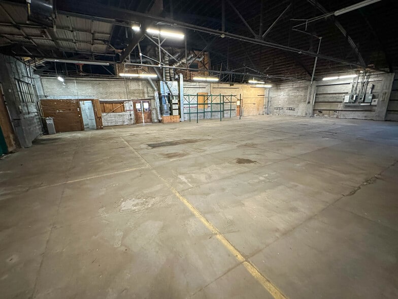 More Photos Of 423 N 7th St, Perry Freestanding For Sale