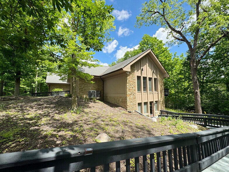 More Photos Of 6350 N Shadeland Ave, Indianapolis Office For Lease