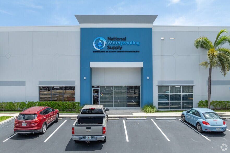 More Photos Of 2401-2599 SW 32nd Ave, Pembroke Park Warehouse For Lease