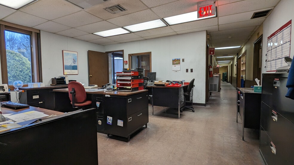 More Photos Of 5 Heritage Park, Clinton Manufacturing For Lease