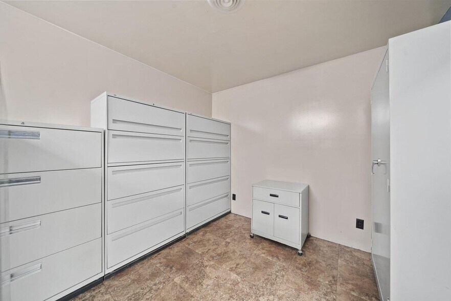 More Photos Of 1300 Mitchell St, Jackson Industrial For Sale