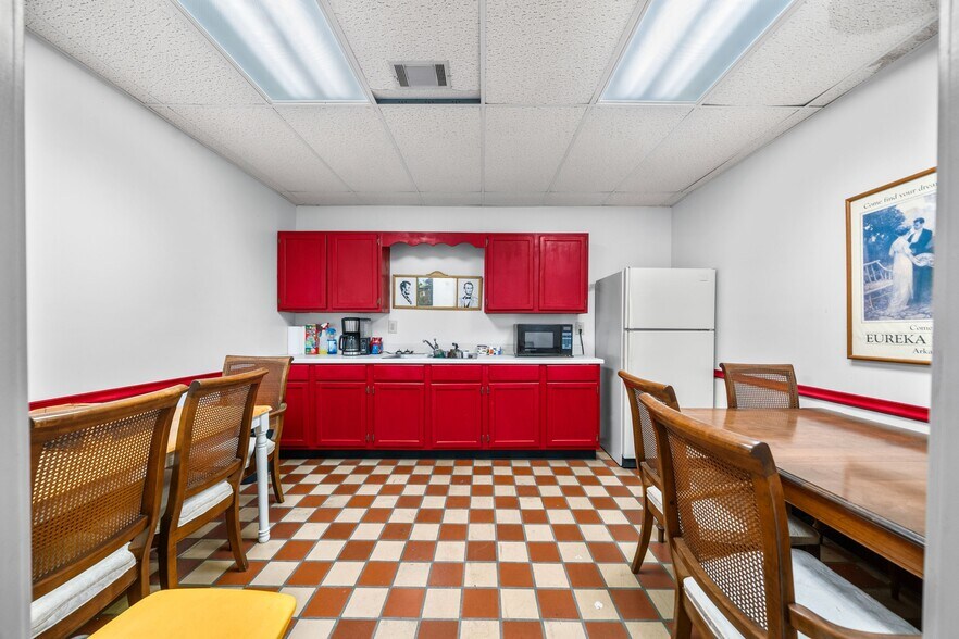 More Photos Of 3306-3308 Pike Ave, North Little Rock Storefront For Sale