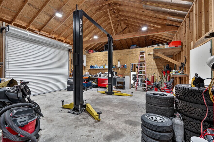 More Photos Of 156 Canyon Bnd, Canyon Lake Medical For Sale