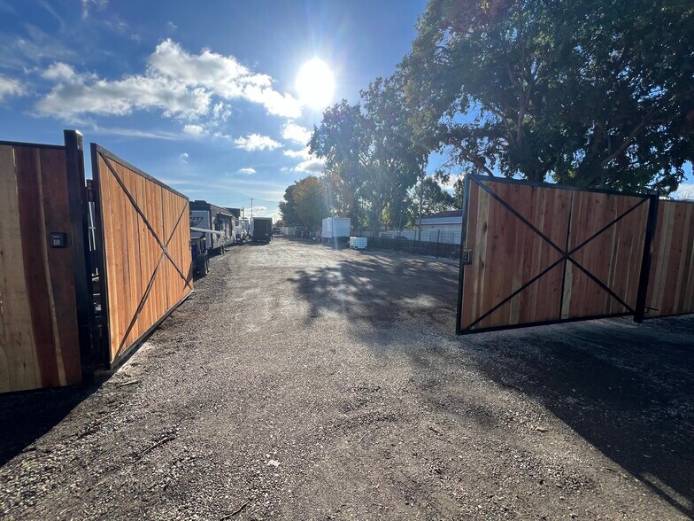 More Photos Of Tully Rd @ Monterey Road, San Jose Land For Sale