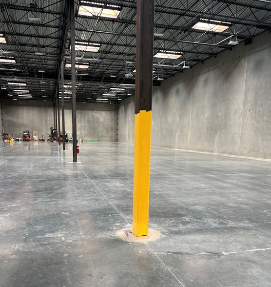 More Photos Of 11295 Inland Ave, Jurupa Valley Manufacturing For Sale