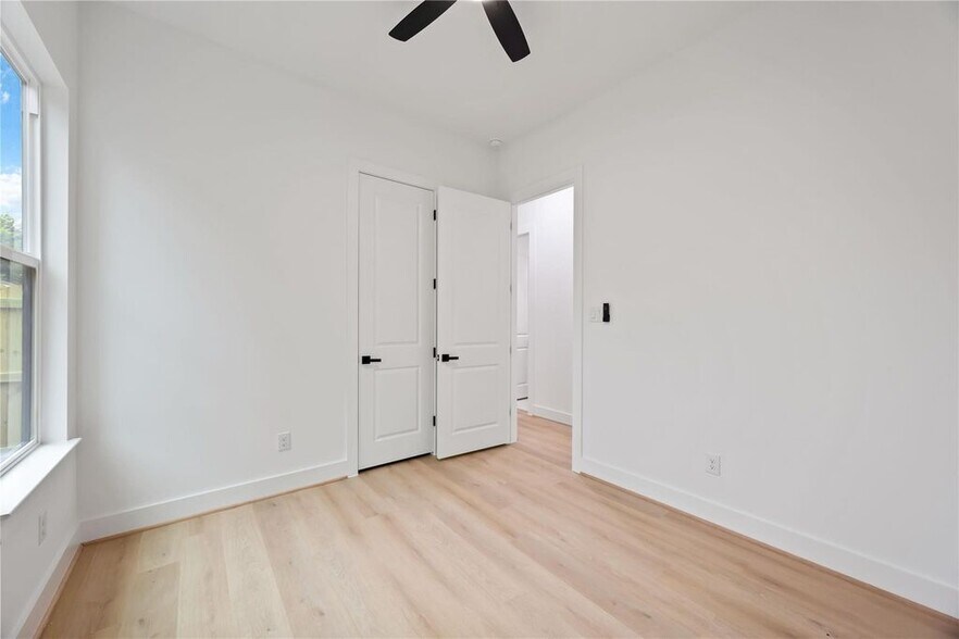 More Photos Of 4430 Knoxville Street #A-B, Houston Apartments For Sale