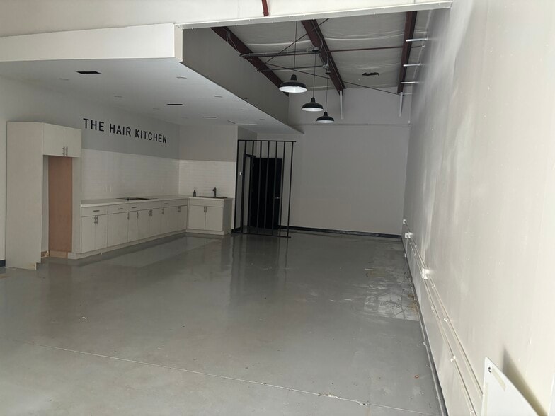 More Photos Of 1388 Chattahoochee Ave, Atlanta Light Distribution For Lease