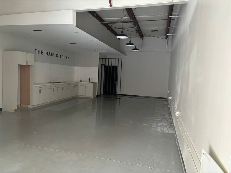 More Photos Of 1388 Chattahoochee Ave, Atlanta Light Distribution For Lease