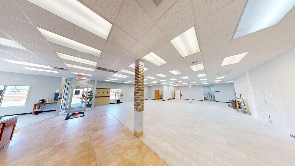 More Photos Of 1985 American Dr, Neenah Flex For Sale