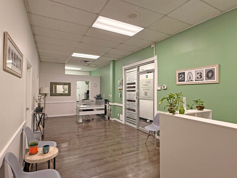 More Photos Of 4322 50th St, Woodside Medical For Lease
