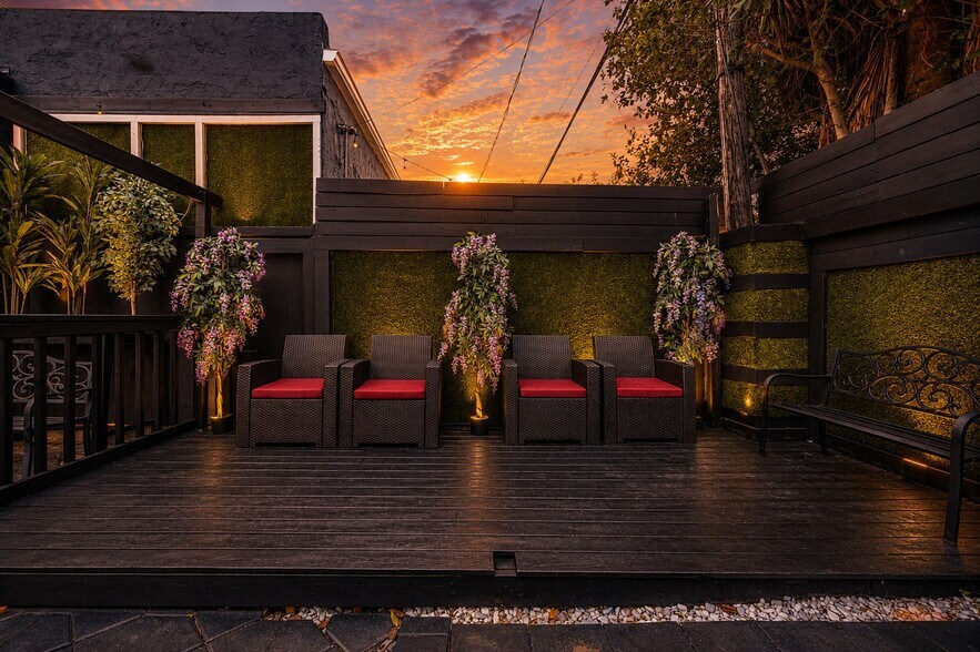 More Photos Of 6546 Pembroke Rd, Miramar Freestanding For Sale