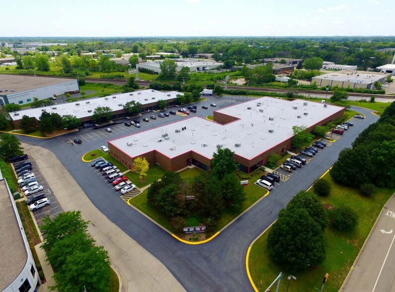 Primary Photo Of 100-112 Terrace Dr, Mundelein Warehouse For Lease