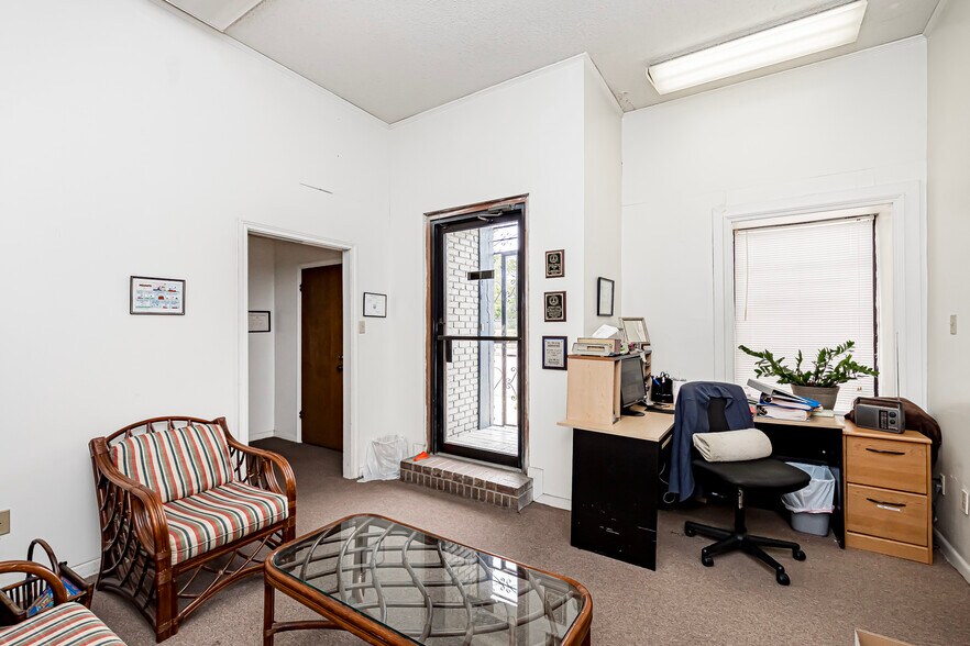 More Photos Of , Baton Rouge Office For Sale