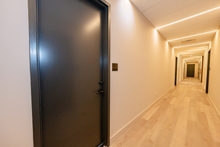 More Photos Of 800 N Federal Hwy, Hallandale Beach Office For Sale