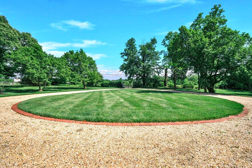 More Photos Of 1902 Jefferson Pike, Knoxville Lodge Meeting Hall For Sale
