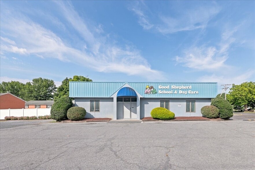 More Photos Of 991 Chicago Ave, Harrisonburg Flex For Sale