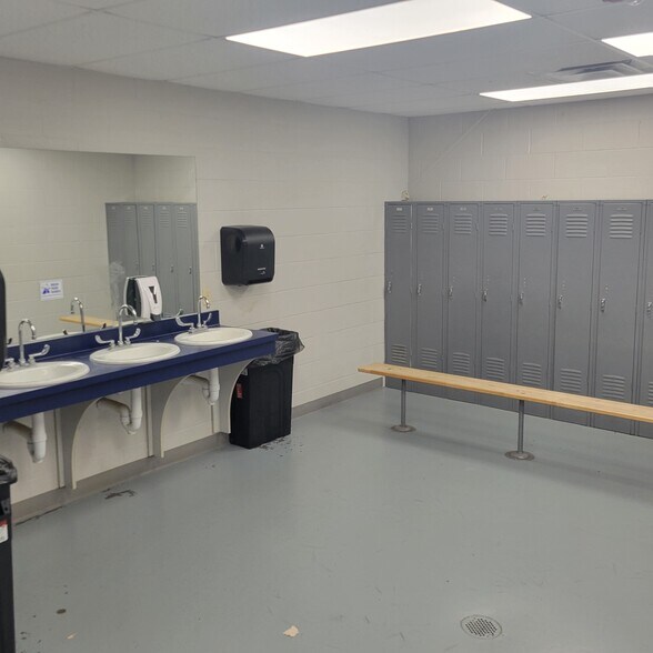 More Photos Of 3055 Shirley Dr, Jackson Freestanding For Sale