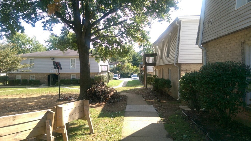 More Photos Of 2400 Woodhill Dr, Lexington Apartments For Sale