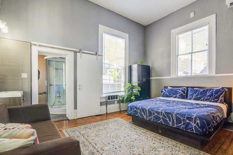More Photos Of 1502 Market St, Galveston Hospitality For Sale