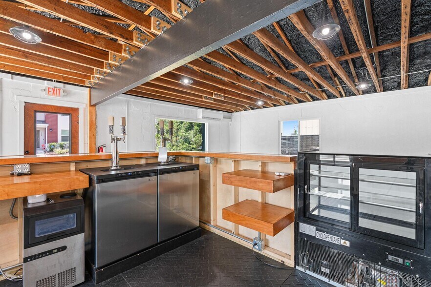 More Photos Of 209 Palmetto Ave, Longwood Restaurant For Lease