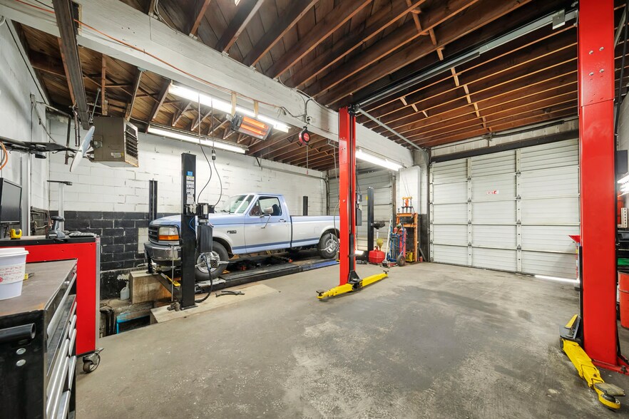 More Photos Of 6092 Kingsway, Burnaby Auto Repair For Sale