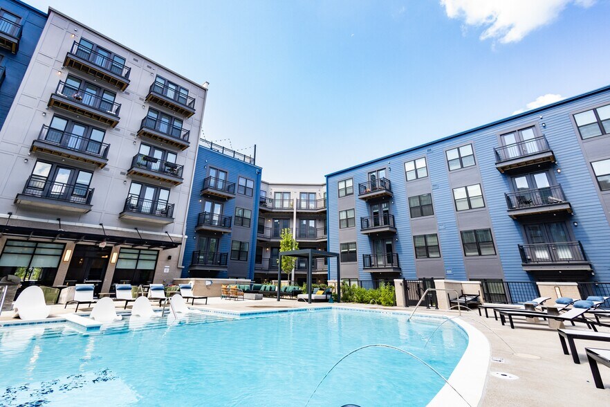 More Photos Of 2533 Woodburn Ave, Cincinnati Apartments For Lease