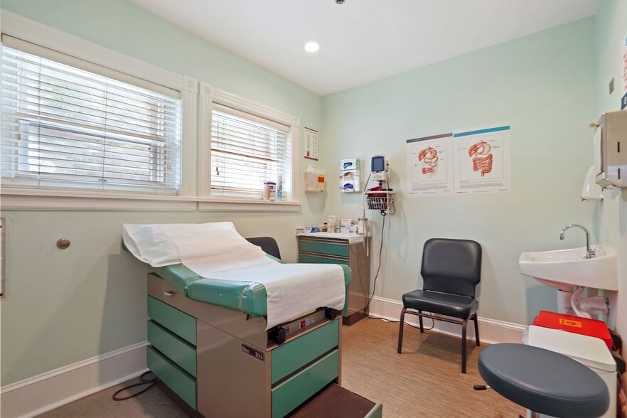 More Photos Of 1011 New Hampshire Ave NW, Washington Office For Lease