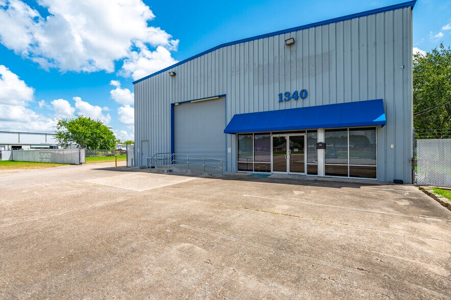 More Photos Of 1340 Highway 3 S, League City Freestanding For Sale