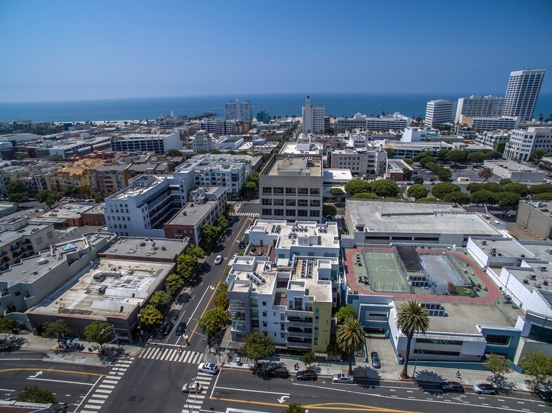 More Photos Of 525 Santa Monica Blvd, Santa Monica Apartments For Lease
