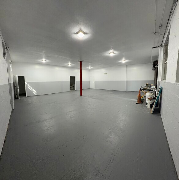 More Photos Of 3100 NW 27th Ave, Miami Manufacturing For Lease