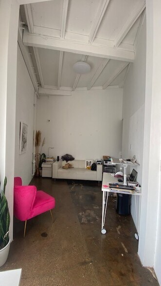 More Photos Of 5351 W Adams Blvd, Los Angeles General Retail For Lease