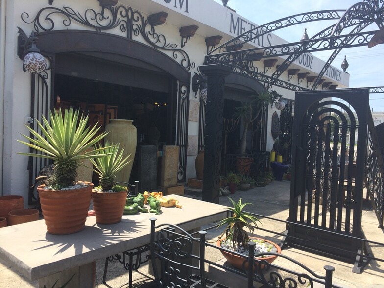 More Photos Of 102 N Federal Hwy, Dania Restaurant For Lease