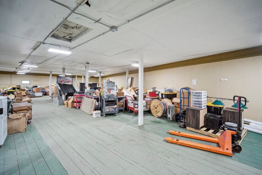 More Photos Of 2025 Pine St, Palmer Warehouse For Sale