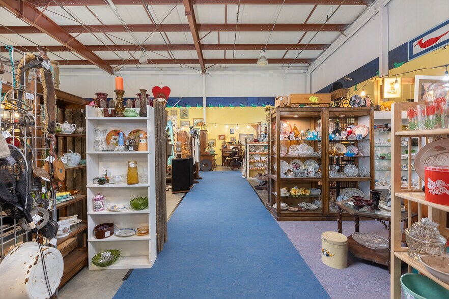 More Photos Of 3128 Ne Highway 101, Lincoln City Storefront For Sale