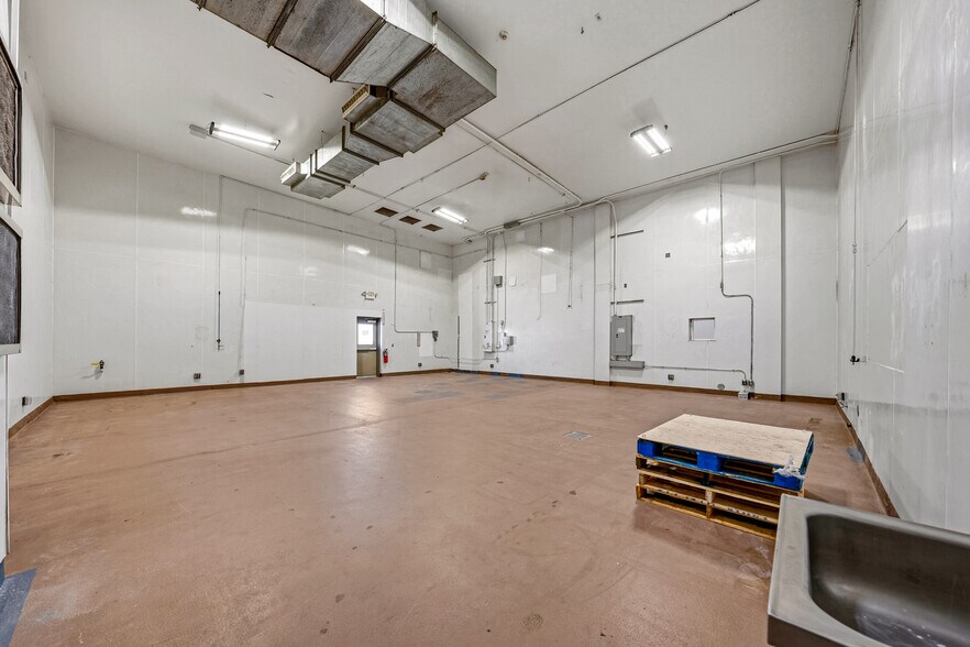 More Photos Of 710 Jefferson Ave, Ashland Light Manufacturing For Lease