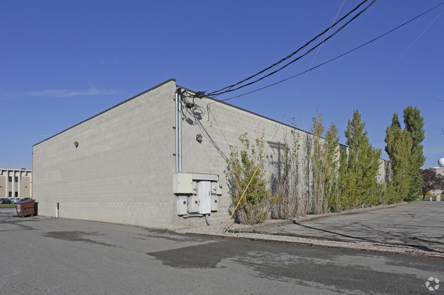 More Photos Of 2301-2315 Decker Lake Blvd, Salt Lake City Showroom For Lease