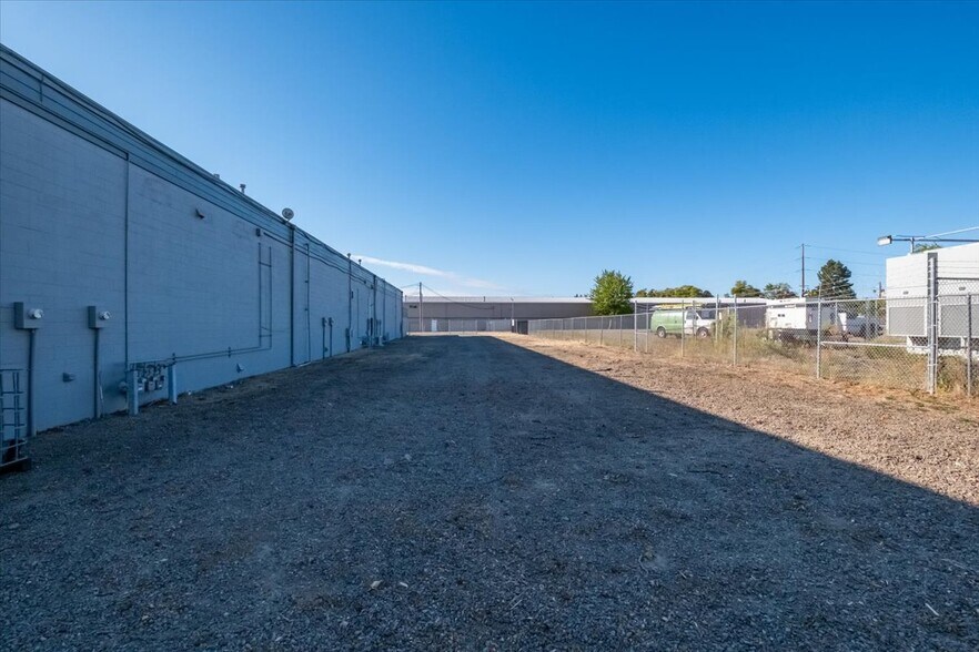 More Photos Of 2300 Ferry St SW, Albany Research And Development For Lease