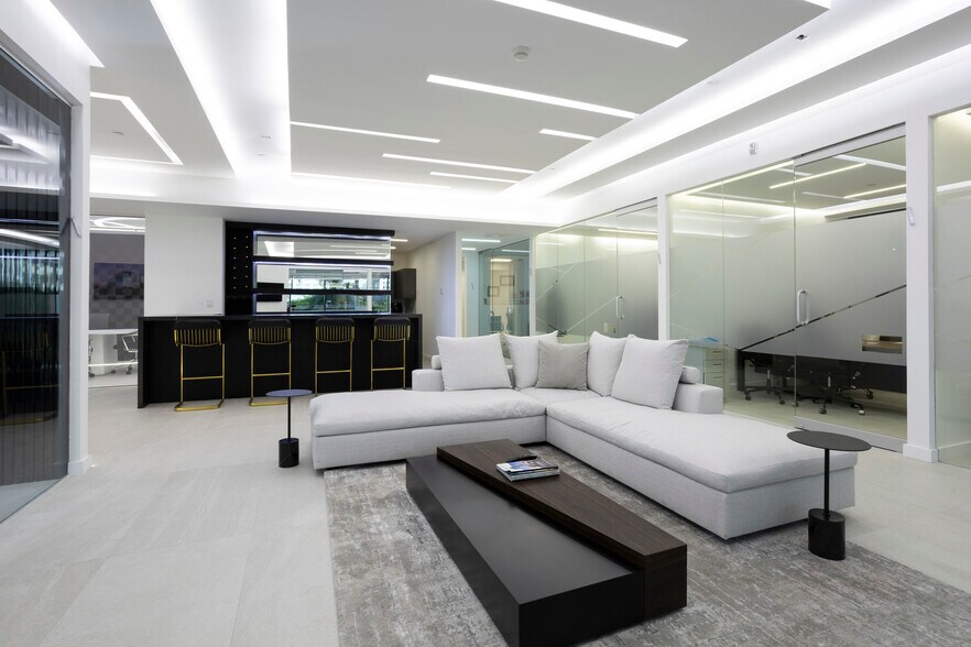 More Photos Of 2655 N Ocean Dr, Riviera Beach Office For Lease