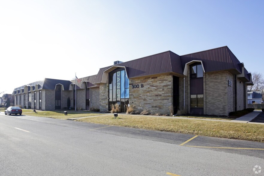 More Photos Of 300 W Lake St, Elmhurst Office For Sale