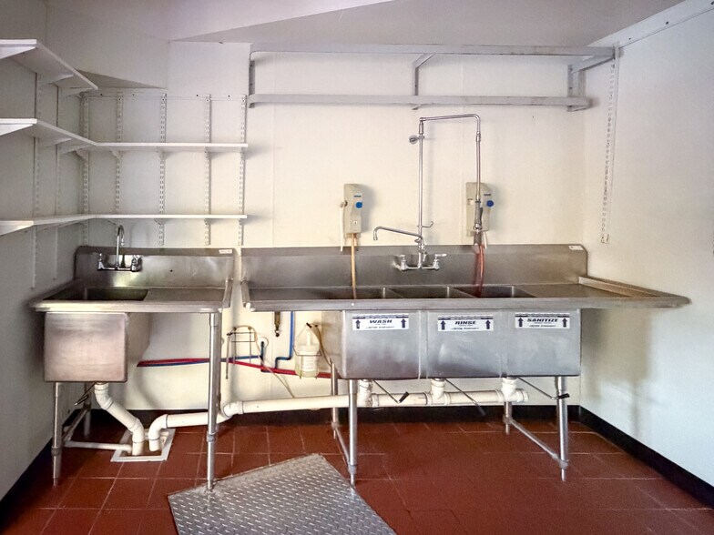 More Photos Of 1247 Ben Sawyer Blvd, Mount Pleasant Freestanding For Sale